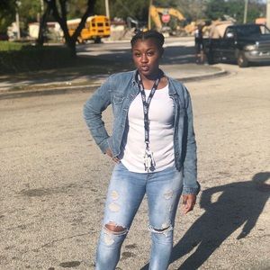 Meet your Posher, Avajah